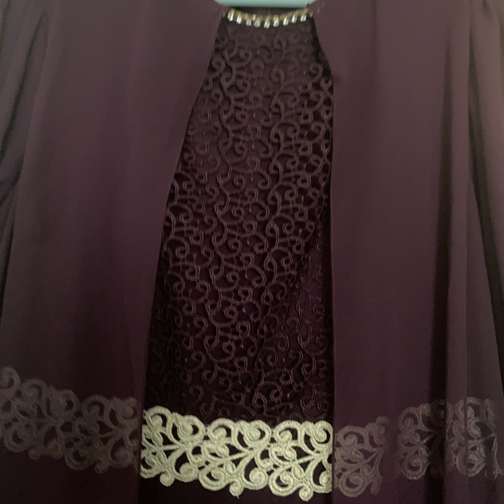 Gown - Picture 4 of 4
